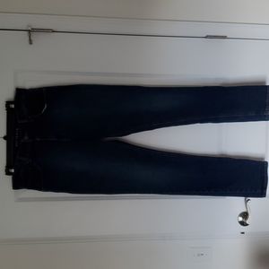 31x32 Mott & Bow Boyfriend jeans